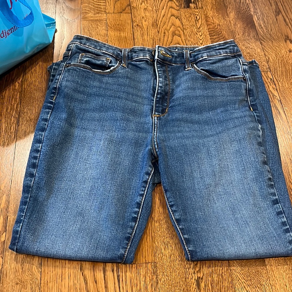 Universal threads women blue jeans